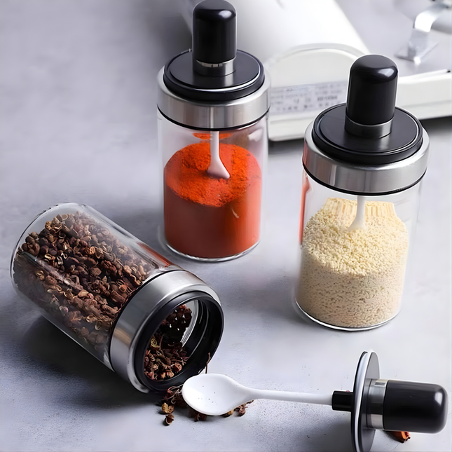 برطمان توابل زجاجي بملعقة مدمجة وغطاء محكم – شفاف مع حافة ستانلس