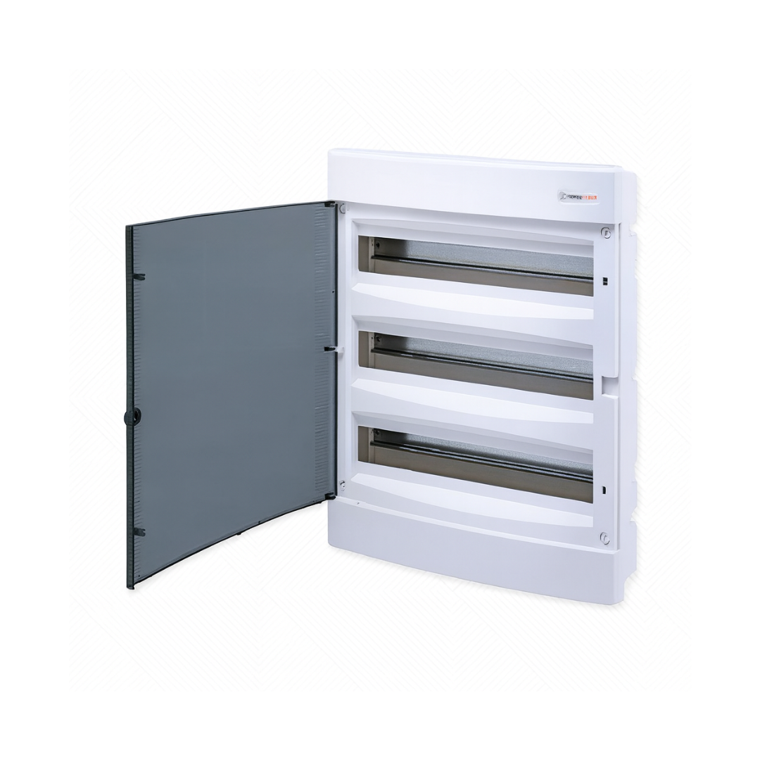 لوحة توزيع ٣٦ خط | درجة حماية آي بي ٤٠، ٦٣ أمبير، ٥٤ موديول (٣×١٨)، غطاء شفاف  ‎36-line panel board | IP40 rating, 63 A, 54 modules (3×18), transparent cover‎