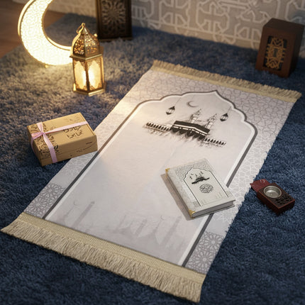 بوكس تهَادوا تَحابّوا – طقم هدايا أنيق (سجادة صلاة + مصحف مزخرف + مبخرة صغيرة+ بخور)