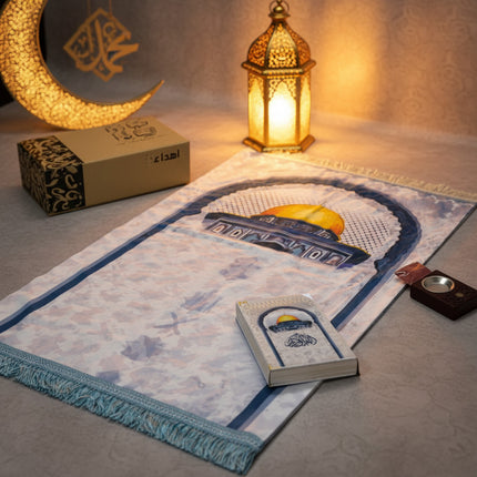 بوكس تهَادوا تَحابّوا – طقم هدايا أنيق (سجادة صلاة + مصحف مزخرف + مبخرة صغيرة+ بخور)