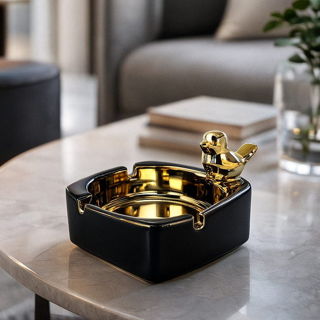 طفاية سجائر سيراميك فاخرة بتصميم الطائر الذهبي – لمسة ديكور راقية تجمع بين العملية والأناقة