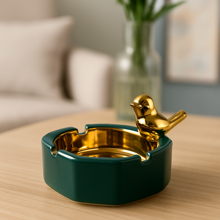طفاية سجائر سيراميك فاخرة باللون الأخضر مع الطائر الذهبي – فخامة تجمع بين الذوق والعملية
