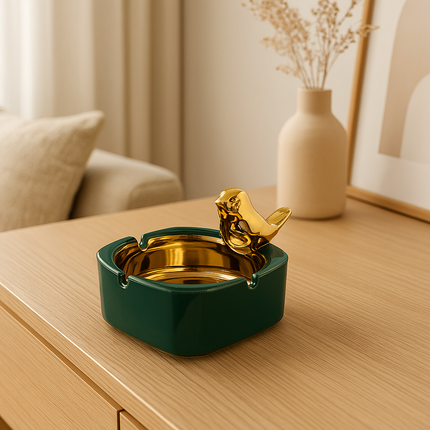 طفاية سجائر سيراميك فاخرة باللون الأخضر مع الطائر الذهبي – فخامة تجمع بين الذوق والعملية