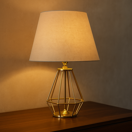 أباجورة طاولة ديكوري بتصميم عصري – قاعدة معدنية ذهبية مع أباجورة قماش