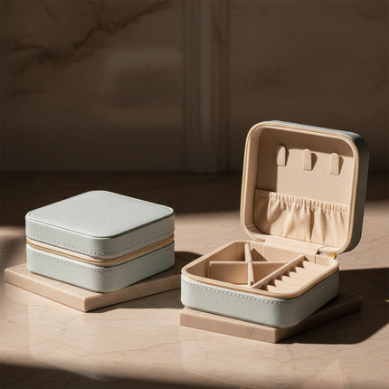 علبة مجوهرات سفر صغيرة