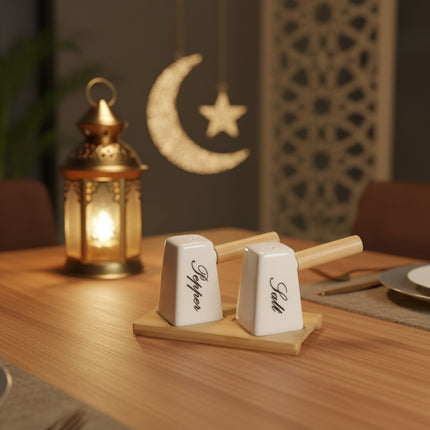 طقم مملح وفلفل بورسلين بمقابض خشبية مع قاعدة بامبو