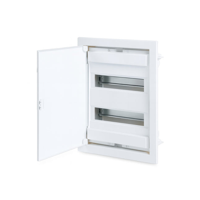 لوحة توزيع ٢٤ خط | آي بي ٤٠، ٦٣ أمبير، ٢٤+٤ موديول، باب معدني أبيض  ‎24-line panel board | IP40, 63 A, 24+4 modules, white metal door‎