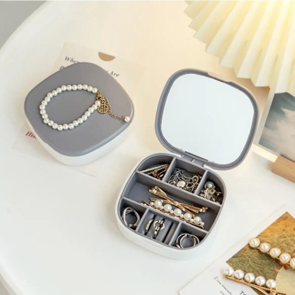 علبة مجوهرات صغيرة بمرآة — متعددة الأقسام للسفر والاستخدام اليومي