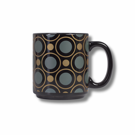 مج سيراميك أسود بنقوش حلقات ذهبية – لمسة فخمة لمكتبك ومنزلك