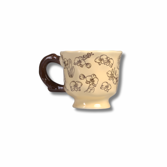 مج بينترست السيراميك بنقوش زهور بمقبض بني وقاعدة مرتفعة