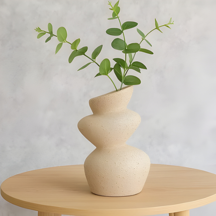 فازة ديكور بشكل عضوي ملتوي – بيج رملي