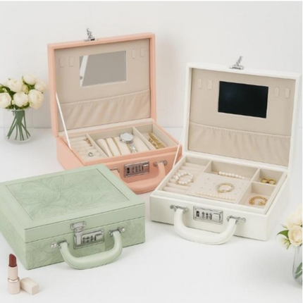 شنطة مجوهرات برقم سري ومرآة داخلية – طبقتان بأقسام متعددة للتنظيم