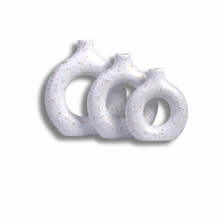 طقم فازات سيراميك ديكورية بتصميم حلقي عصري – لمسة فنية راقية تكمل جمال أي مساحة