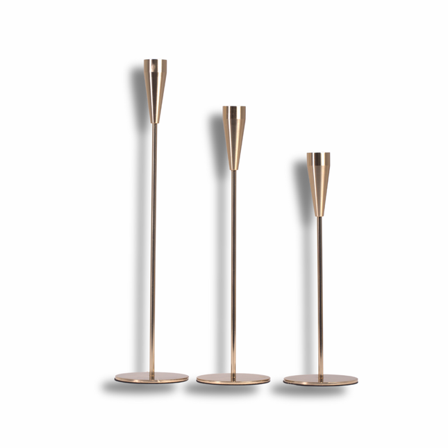 حامل شموع معدني فاخر باللون الذهبي – لمسة ديكور عصرية تجمع بين الفخامة والبساطة